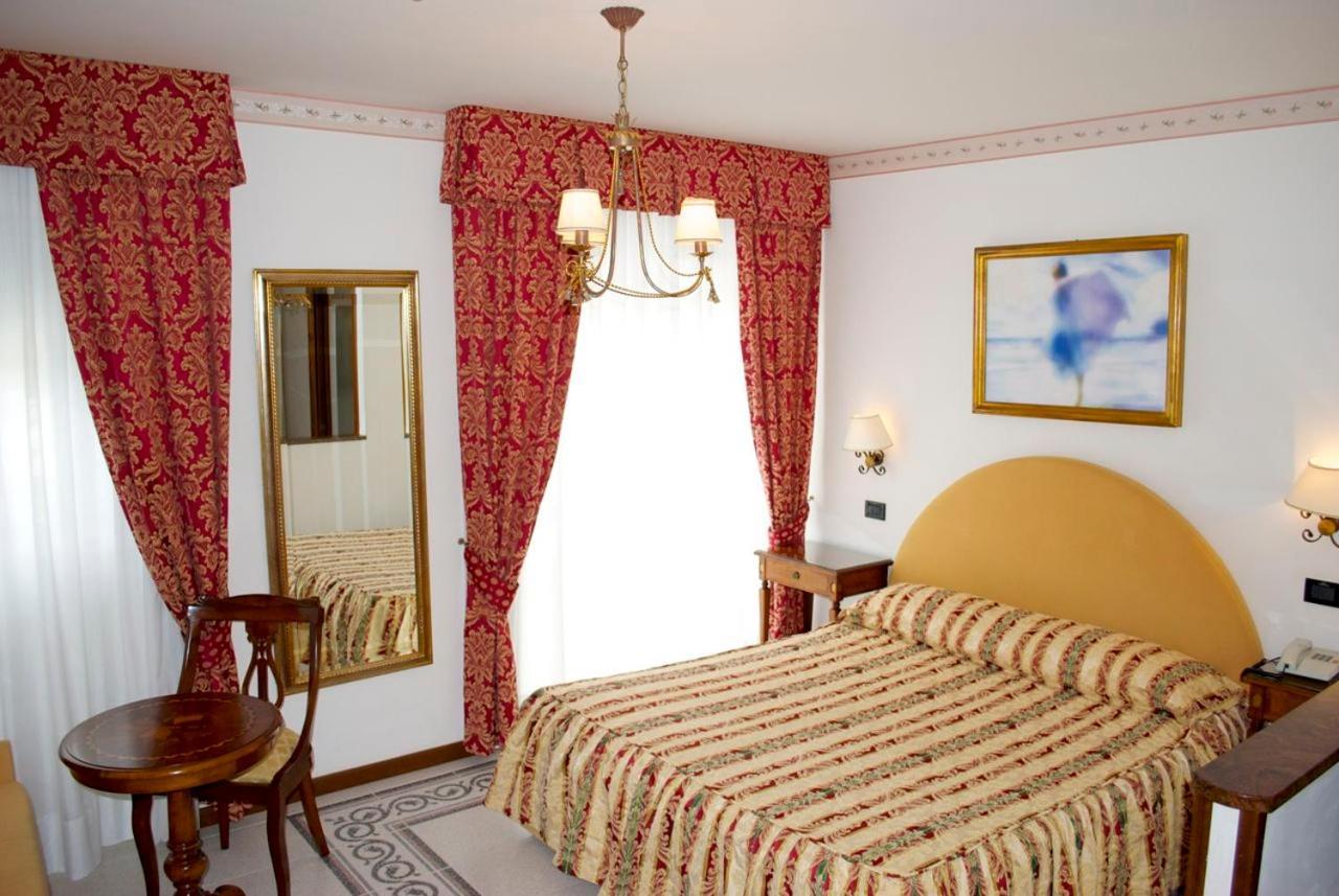 Hotel Miramare Lignano Sabbiadoro Bagian luar foto