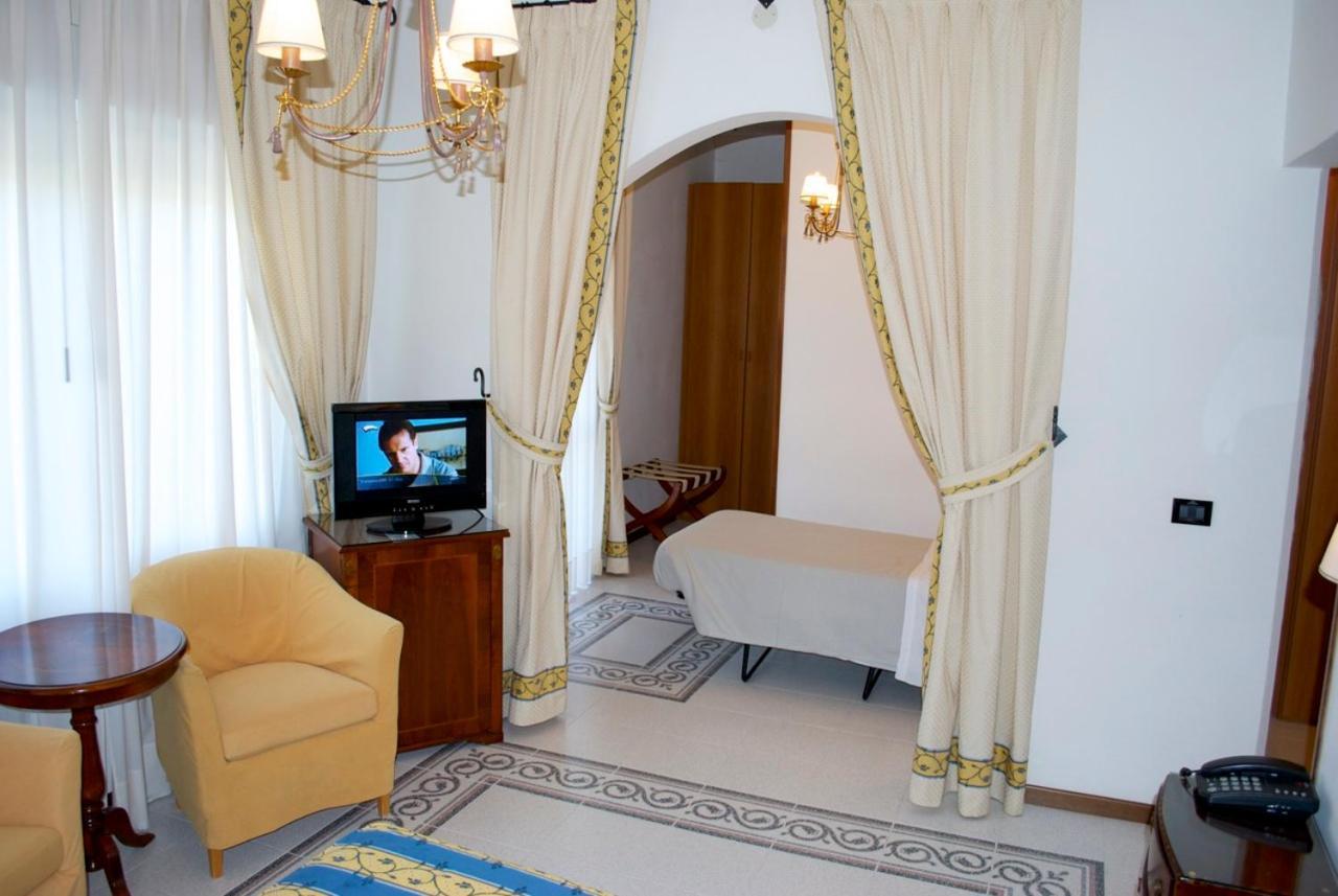 Hotel Miramare Lignano Sabbiadoro Bagian luar foto