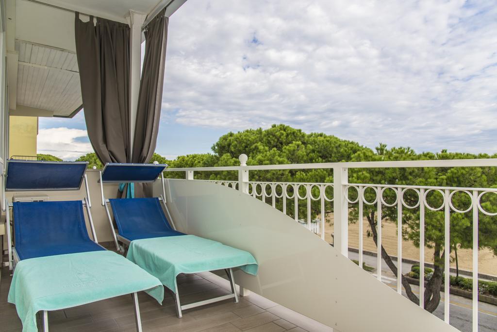 Hotel Miramare Lignano Sabbiadoro Bagian luar foto