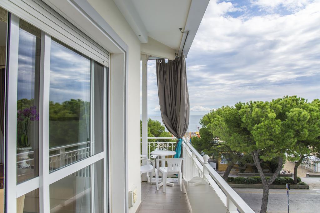 Hotel Miramare Lignano Sabbiadoro Bagian luar foto