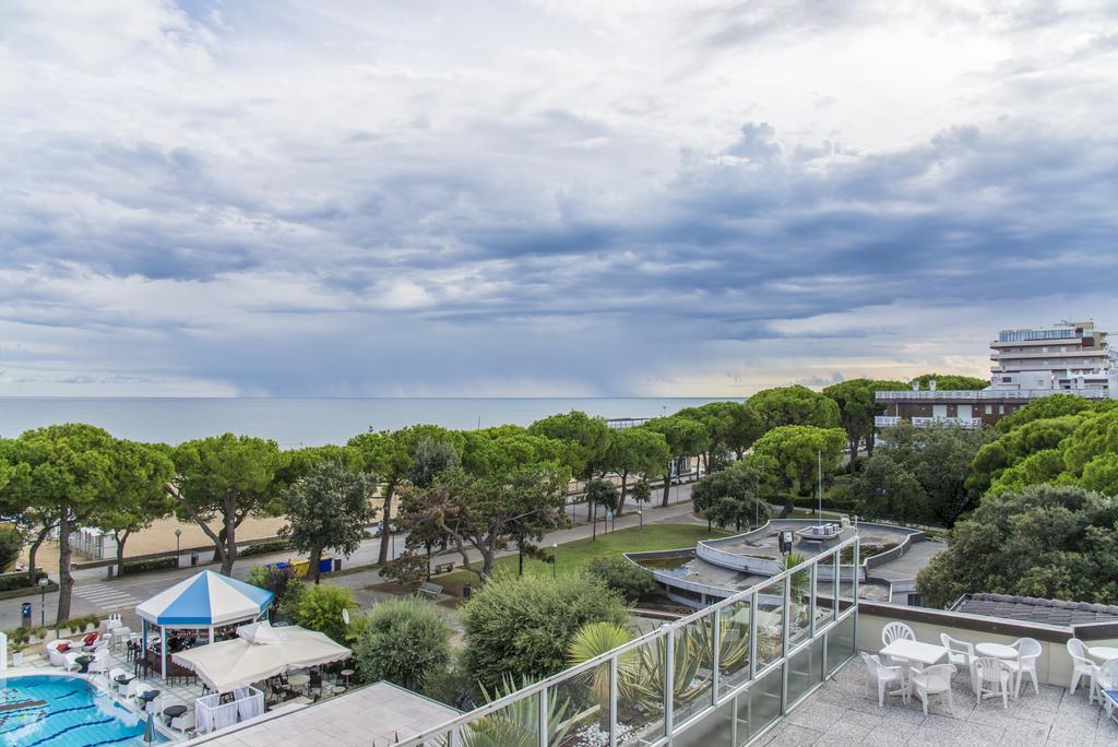 Hotel Miramare Lignano Sabbiadoro Bagian luar foto