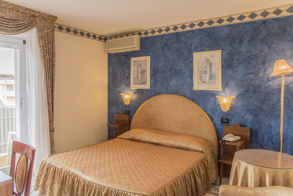 Hotel Miramare Lignano Sabbiadoro Bagian luar foto