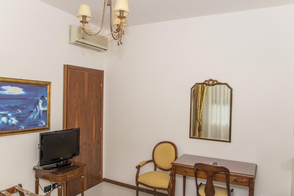 Hotel Miramare Lignano Sabbiadoro Bagian luar foto