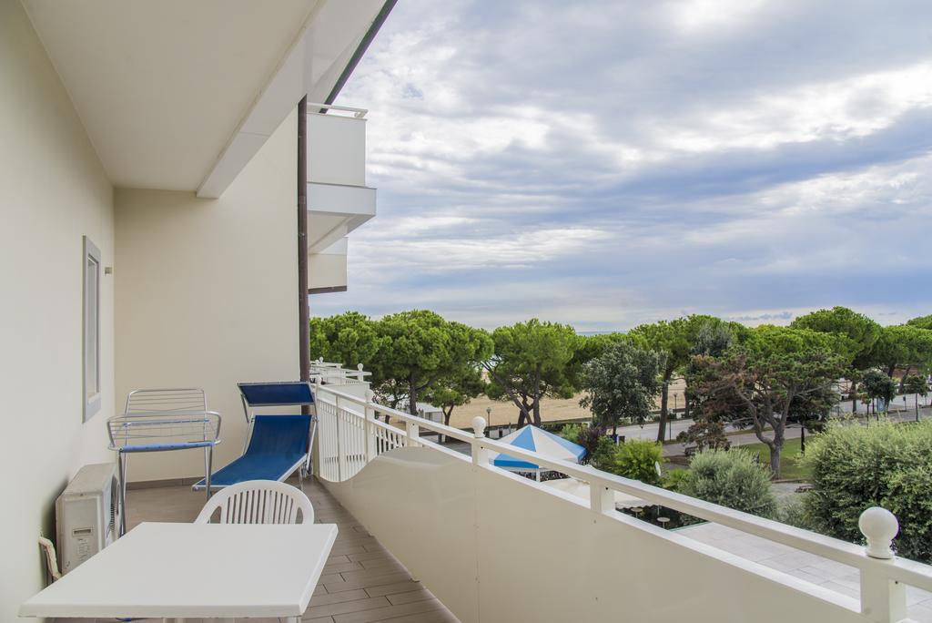 Hotel Miramare Lignano Sabbiadoro Bagian luar foto