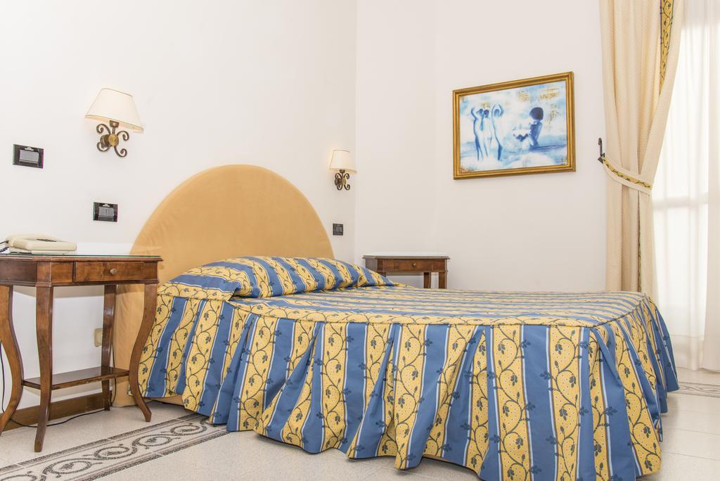 Hotel Miramare Lignano Sabbiadoro Bagian luar foto