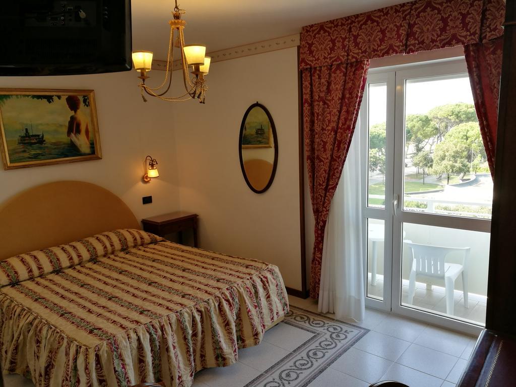 Hotel Miramare Lignano Sabbiadoro Bagian luar foto